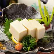 ・冷奴　　　　　　550円
・揚げ出し豆腐　　660円
・きのこ豆腐　　　770円
・あんかけ豆腐　　880円