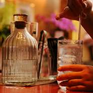 日頃の疲れを忘れさせてくれるアットホームで楽しい時間のはじまりです！高知の魅力的な夜を思う存分楽しんでいきや！
