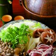 ・本九絵 ちり鍋：7000円
・和牛すき焼き：6000円
・鴨鍋：3000円
・寄せ鍋：3000円

※表記は1人前のお値段で、２人前から要予約でご提供しております。