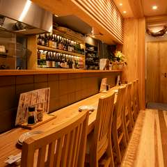 一階のカウンター5席