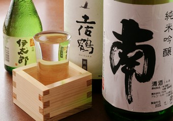 ほっこりと落ち着ける料理とお酒、そして癒しの空間。
