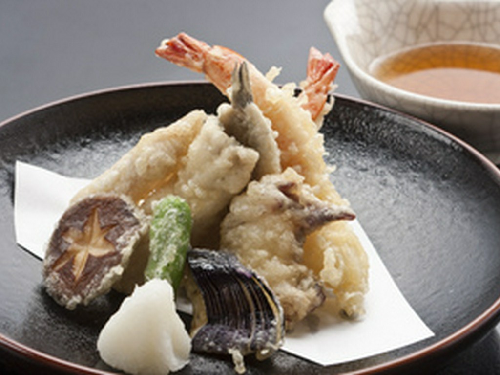 旬の国産食材を使用した天ぷら盛り合わせなど、おすすめです