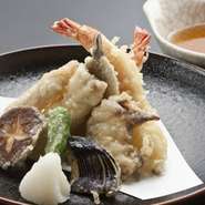 旬の国産食材を使用した天ぷら盛り合わせなど、おすすめです