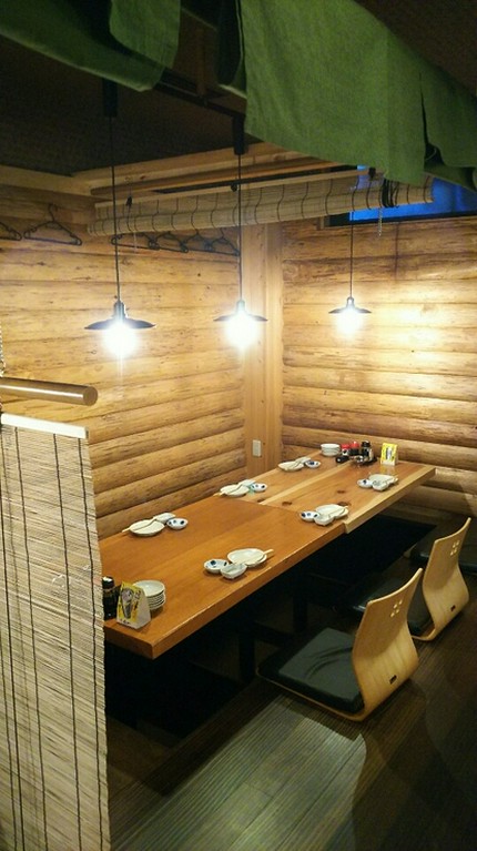 座敷はすべて掘りごたつ式です。ゆったりとお食事を楽しめます。