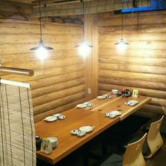 座敷はすべて掘りごたつ式です。ゆったりとお食事を楽しめます。