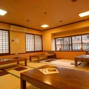 とんこつスープのラーメン・ちゃんぽんは絶品です。ファミリーで、ゆっくりできるお座敷ございます。一人でも気軽にフラリと入れるようにカウンター席もご用意していますよ。