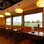 モバイル会員様限定でお誕生月に1メニュー無料！　更に来店ポイントを貯めるとお得なことが盛り沢山！　詳しくは店内にて！