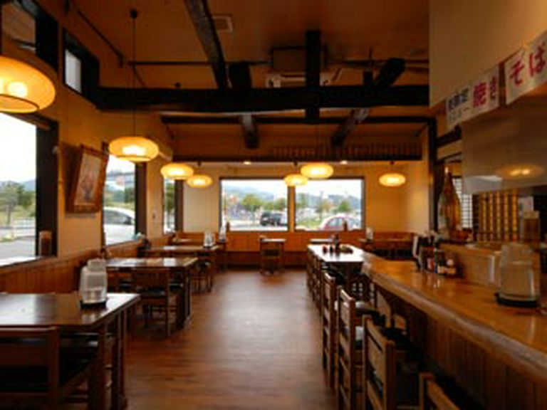 一人でもフラリと入れるお店です。