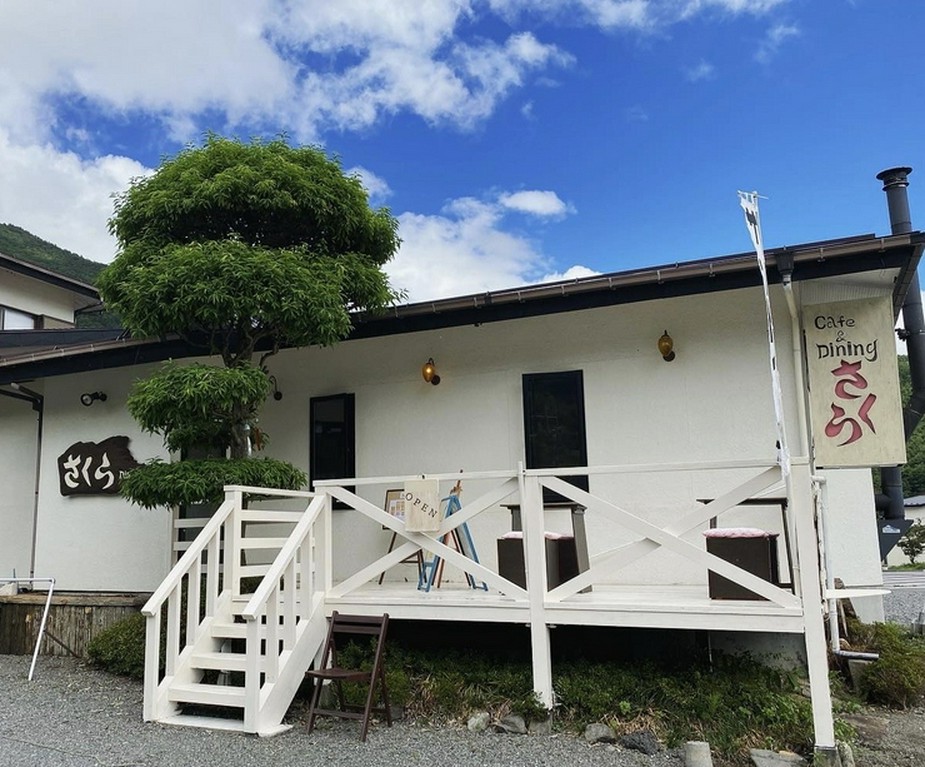 老舗割烹長濱旅館に併設されたカフェ&ダイニングです