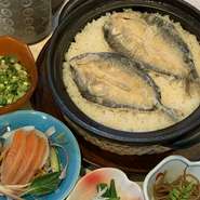 和をベースとした創作料理に自信があります。特に、富士山麓の新鮮な鱒を使い、契約農家さんの有機米で炊き込んだ炊き込みご飯『富士まぶし』はぜひ食べて頂きたい一品です。