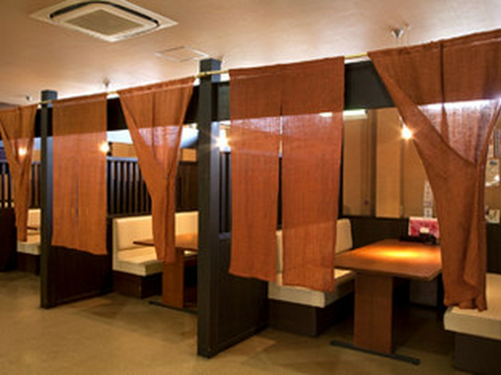 周りを気にせず過ごせる個室風ボックス席