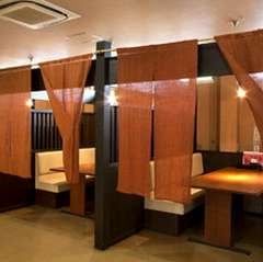 周りを気にせず過ごせる個室風ボックス席
