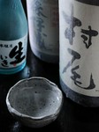 森伊蔵・村尾・魔王の三大芋焼酎を始め、希少な銘柄の焼酎を各種取揃えており、山梨の地酒もございます。