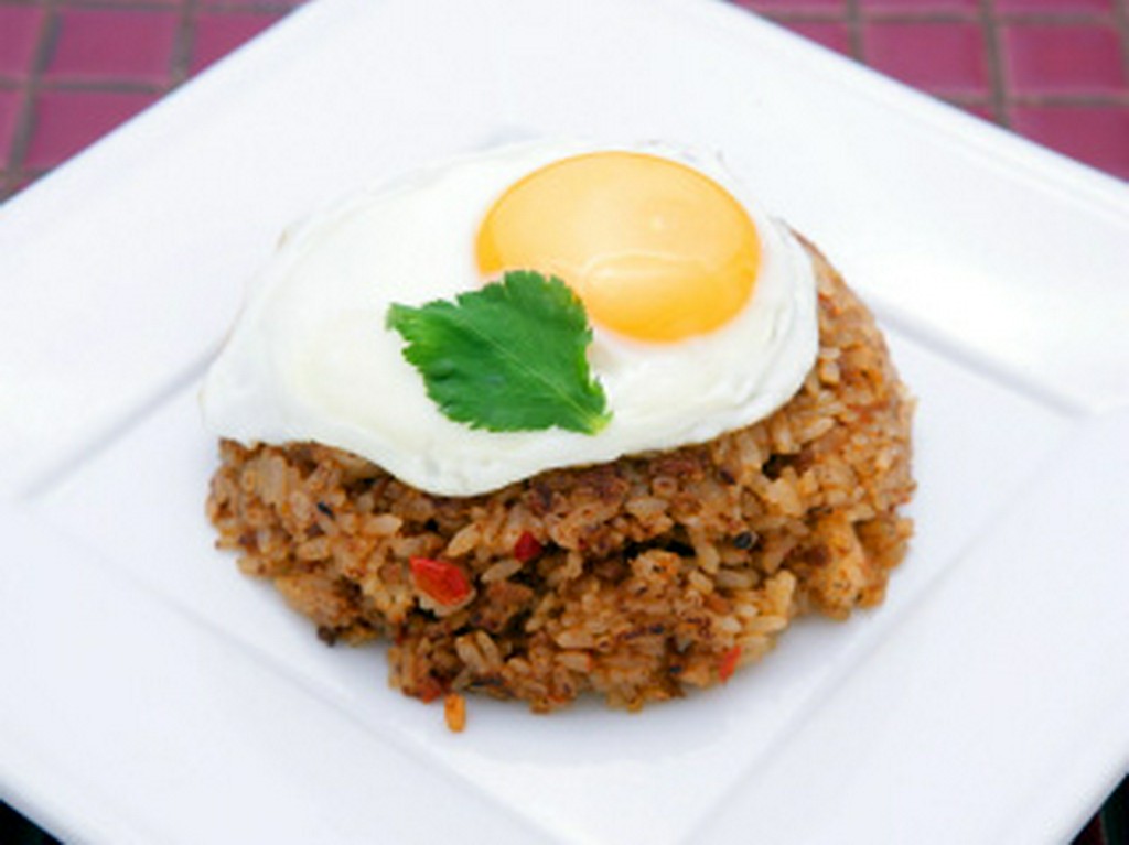 インドネシア風チャーハン　“ナシゴレン”