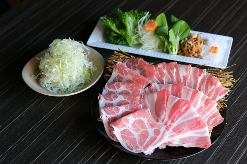 黒豚盛り合わせと野菜の盛り合わせ