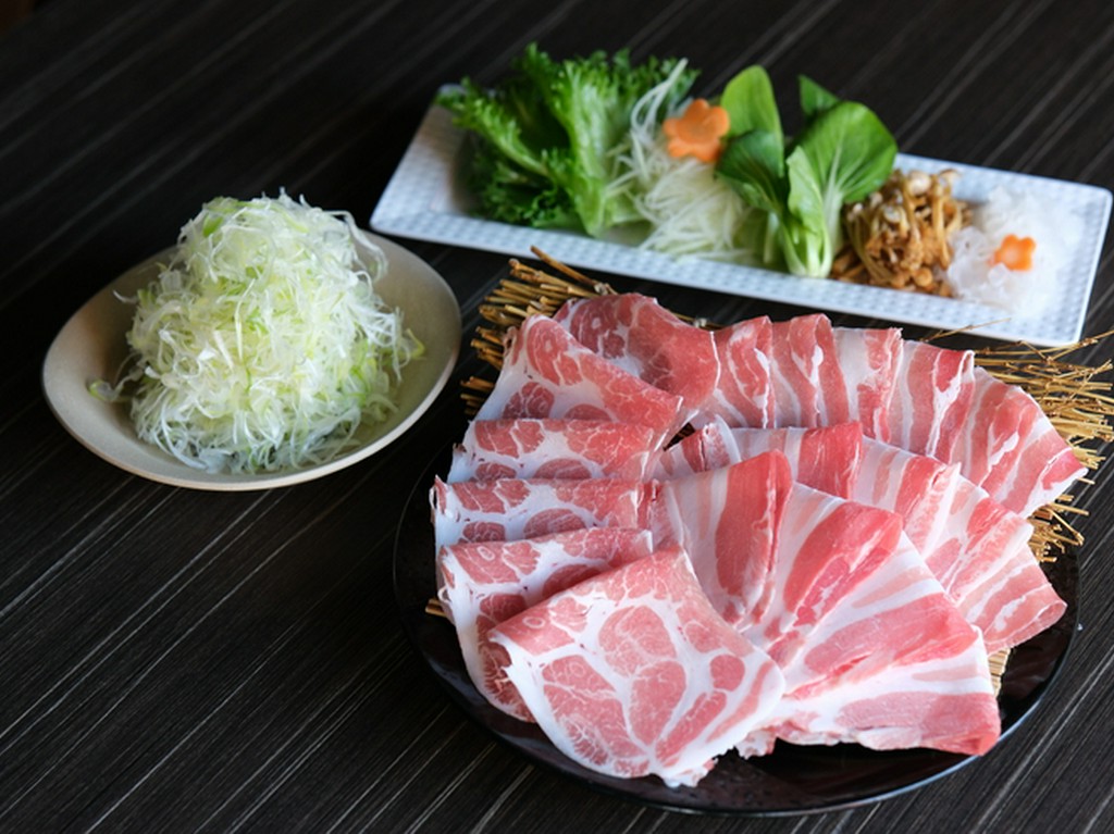 黒豚盛り合わせと野菜の盛り合わせ