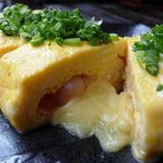 ふわふわ玉子とチーズ博多名物の自慢！明太子のコラボレーション！当店一押しです。