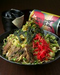 博多の激細麺を特性の豚骨出汁で具材と一緒に炒めた一品!一度食べたらヤミツキ…