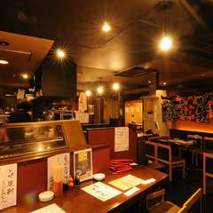 活気溢れる店内。20名様程度の宴会もＯＫ