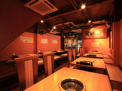落ち着いた雰囲気の店内