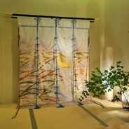 玄関を開けると、季節の几帳があなたをお迎えします