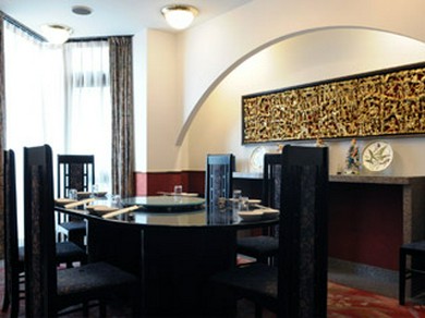 華やかな個室で優雅なひとときをお過ごしください。