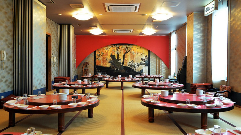 大人数の宴会にも落ち着いた和室が対応いたします。