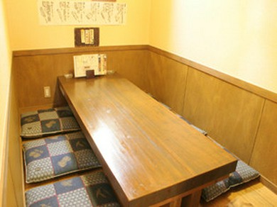 6名様までの小上がり個室完備