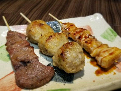 　串焼き三昧（とりもも・エゴマ豚・牛ハラミ）