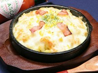 博多から取り寄せた明太マヨ使用の、まさに鉄板メニュー！