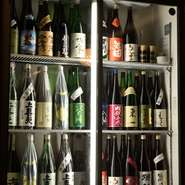 日本酒を常時30種類以上ご用意。季節を楽しめる日本酒。これからは熱燗用のお酒を多く仕入れていきます。

