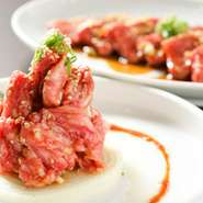 焼肉ならやっぱりカルビ！　中でも中落ちカルビは口の中でとろける食感を楽しめます！