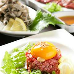 新鮮な素材だから肉の甘みが際立つ『ユッケ』です