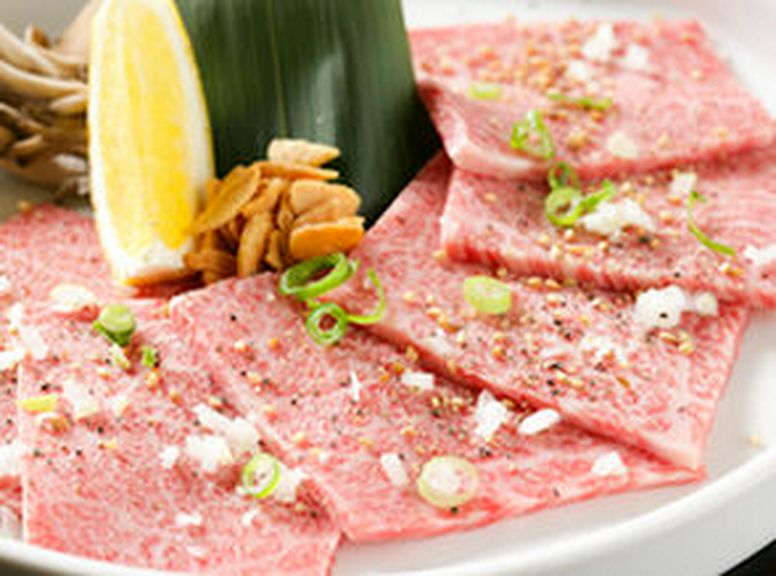 『特選ロース』は名前の通り極上の味。食感を楽しむのが通!