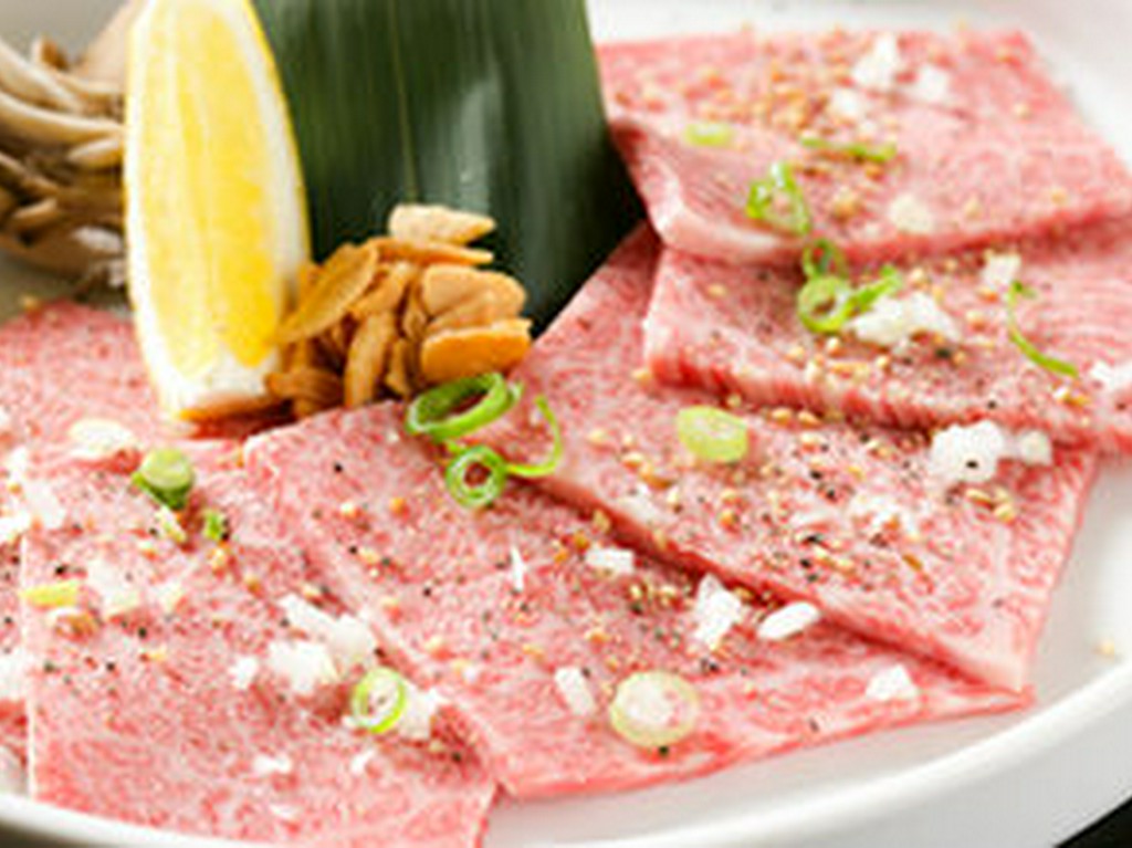 『特選ロース』は名前の通り極上の味。食感を楽しむのが通！