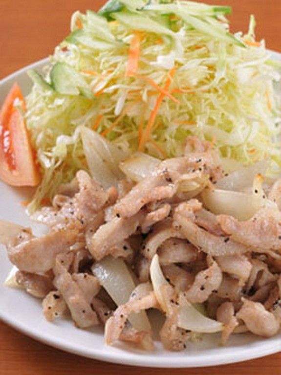 香ばしい香りがたまらない！特製の豚トロ炒め