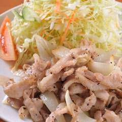 香ばしい香りがたまらない！特製の豚トロ炒め