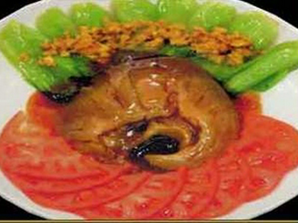 ぜいたく食材のアワビ、フカひれのついた、2時間食べ放題+飲み放題のコースです。