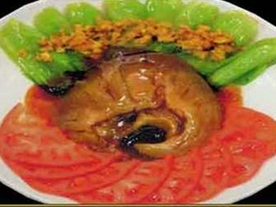 ぜいたく食材のアワビ、フカひれのついた、2時間食べ放題+飲み放題のコースです。