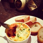 牛の第二の胃袋トリッパ(ハチノス)のトマト煮込み。
バケットにのせてどうぞ。