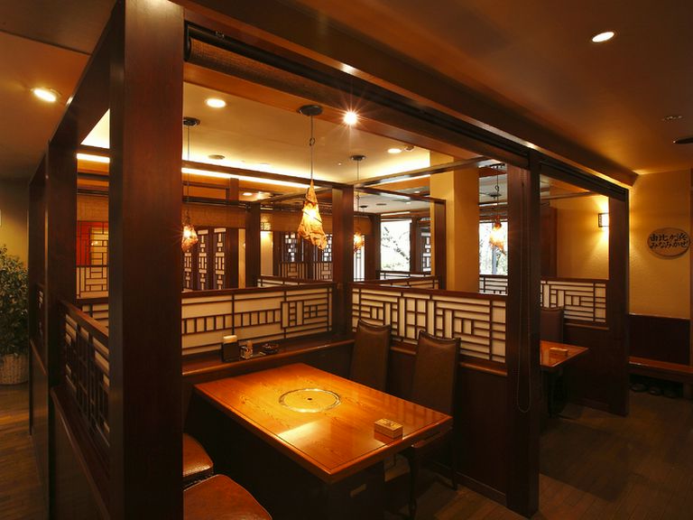 周りを気にせず楽しめる仕切られた席♪ごゆっくりどうぞ。