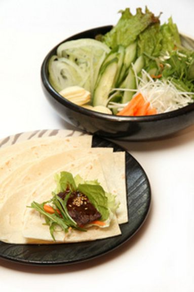 焼肉と野菜をバランス良く！【手巻き御殿】