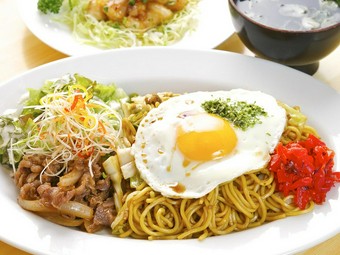 十和田と横手、夢のコラボレーションが実現、『牛バラ焼きそば』