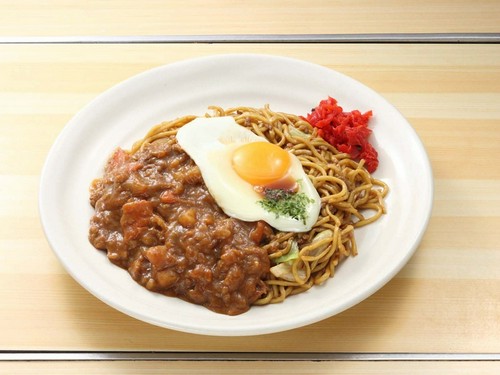 数種のスパイスを使ったルーをかけた『カレーやきそば』