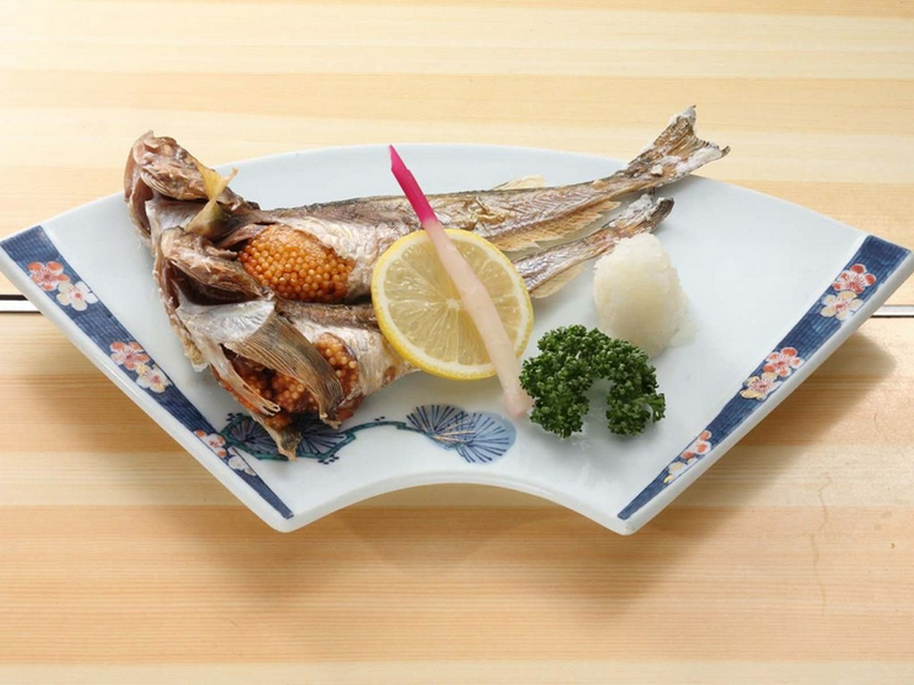 秋田県名物のじっくり焼いた『ハタハタ塩焼き』