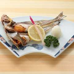 秋田県名物のじっくり焼いた『ハタハタ塩焼き』