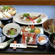 当店人気の郷土料理8品コース。秋田名物きりたんぽを始め、季節に応じて旬な料理をお召し上がりください。