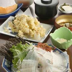 鐘崎産のイカを使った定食は当店NO１！