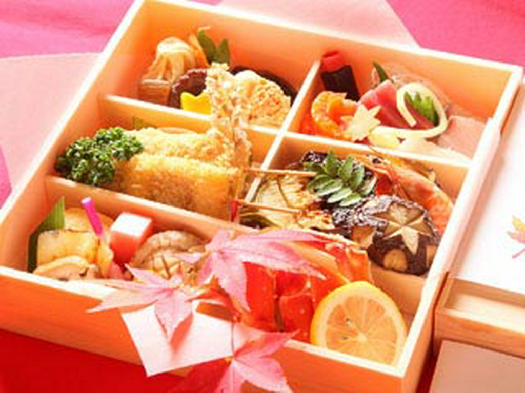 折詰は、ご自宅や会場へ出前もいたします。（写真は5400円）