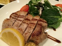アボカドを食べさせた、千葉県のブランド豚！
身が柔らかく、とってもジューシー！